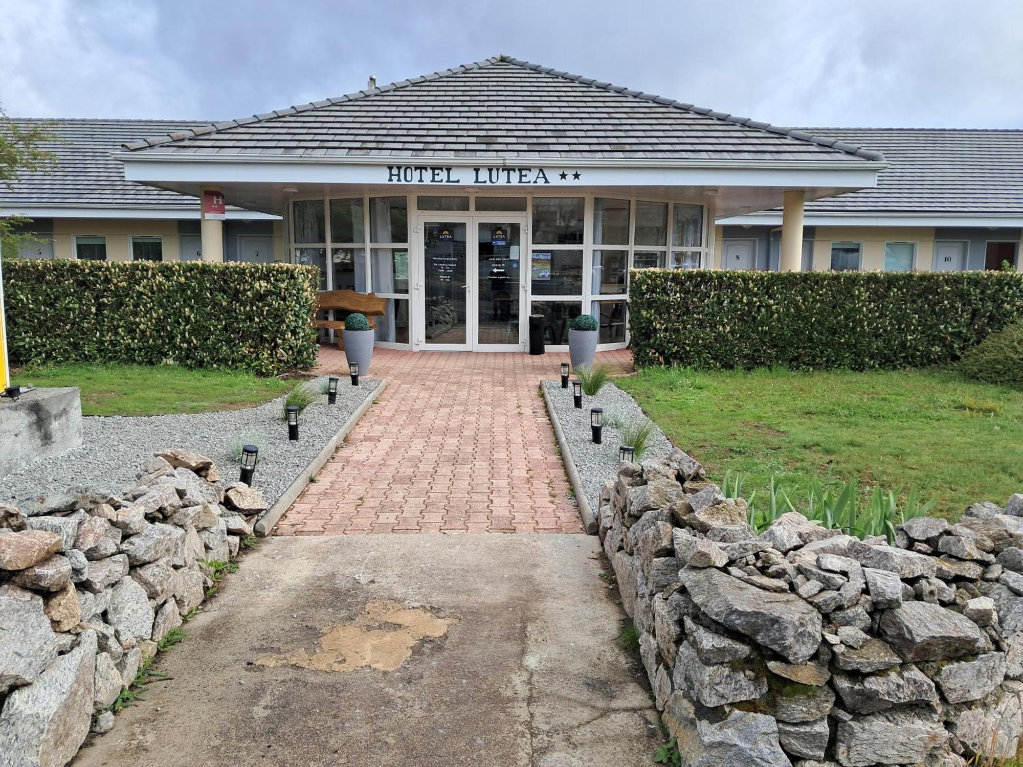 The Originals Access, Hotel Le Lutea Riom-es-Montagnes Exterior photo